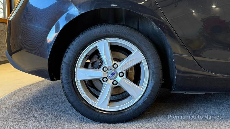 Volvo V40 //1.6 D2//FUL/NOV