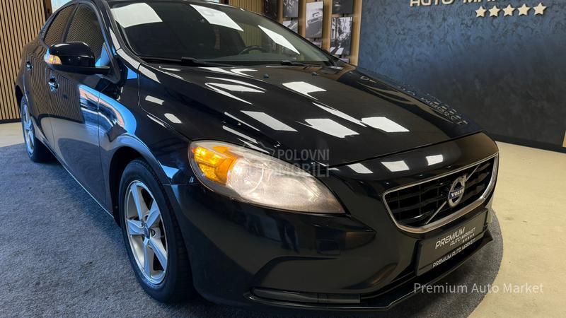 Volvo V40 //1.6 D2//FUL/NOV