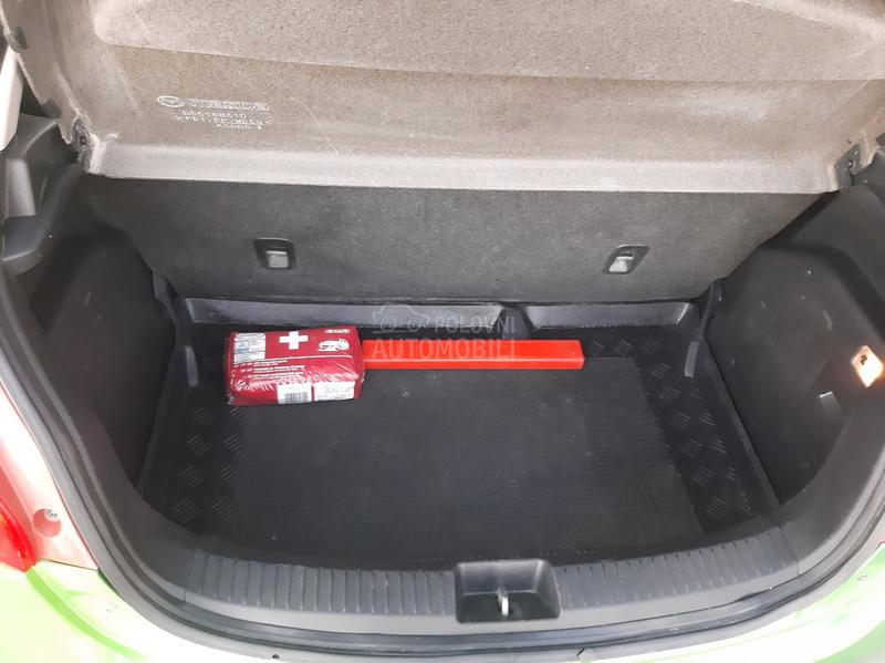 Mazda 2 1.4 hdi ČITAJ 0PIS