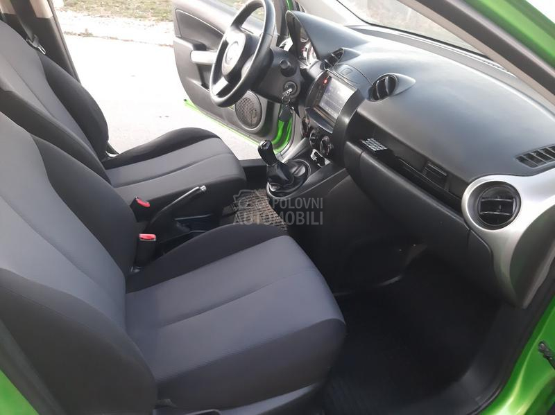 Mazda 2 1.4 hdi ČITAJ 0PIS