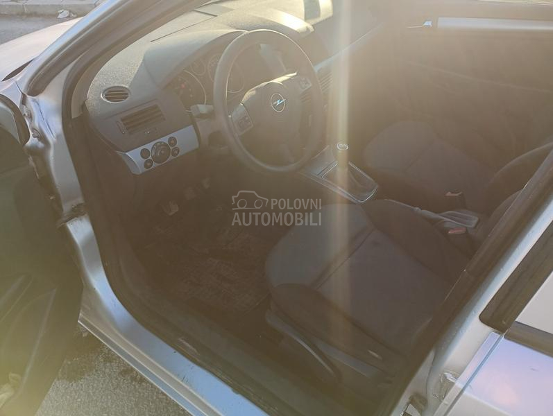Opel Astra H 