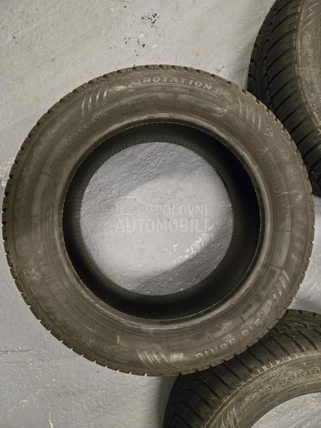 Dunlop 215/55 R16 Zimska