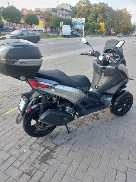 Piaggio Mp3 b kat za auto