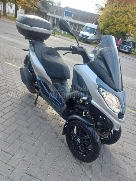 Piaggio Mp3 b kat za auto