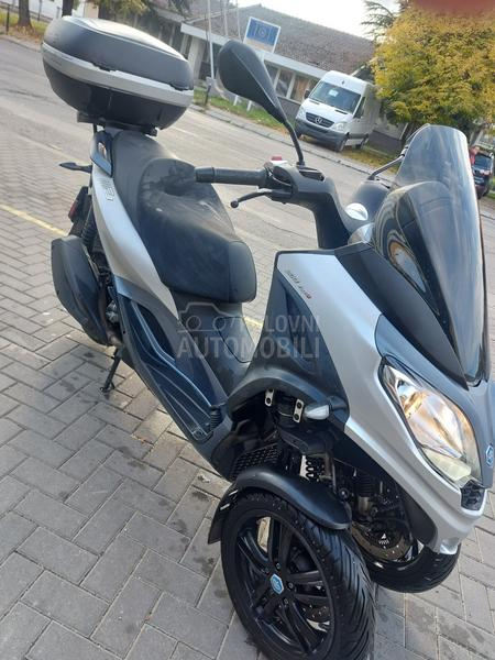 Piaggio Mp3 b kat za auto