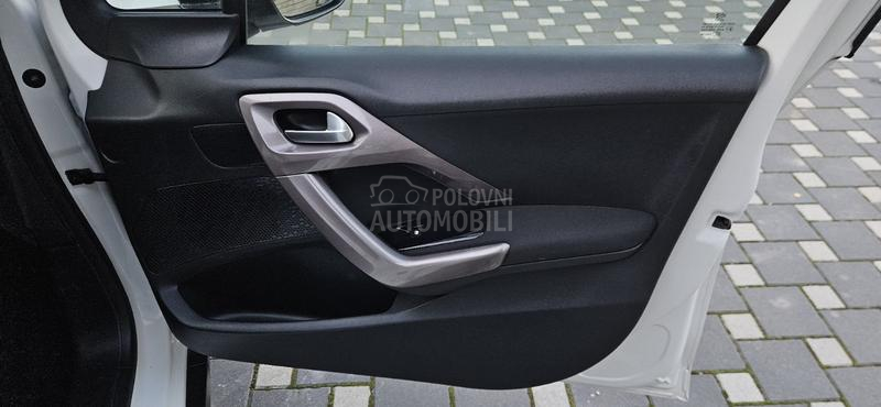 Peugeot 2008 1.2 ALLURE NOV NOV