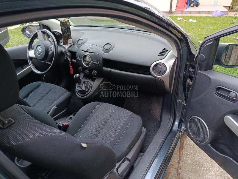 Mazda 2 