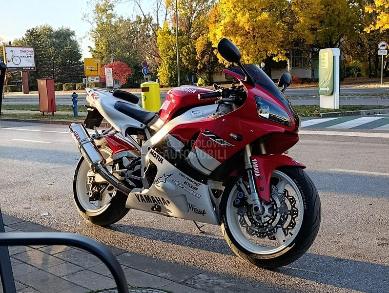 Yamaha R1