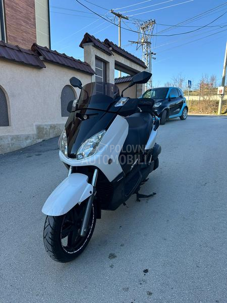 Yamaha X MAX
