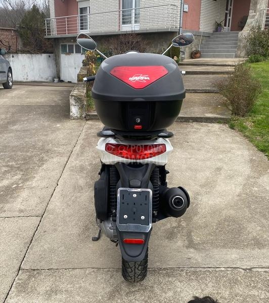 Piaggio Carnaby Cruiser 300