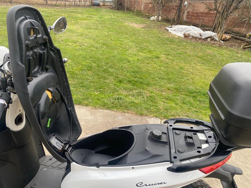 Piaggio Carnaby Cruiser 300