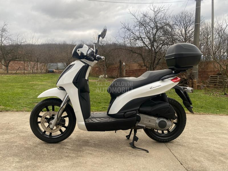 Piaggio Carnaby Cruiser 300