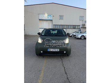 Toyota iQ 