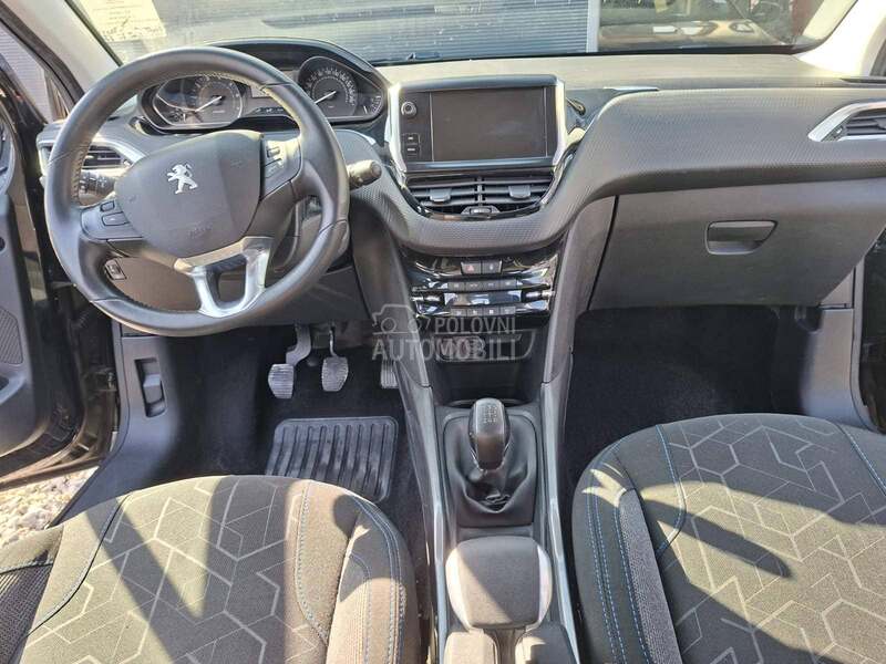 Peugeot 2008 1.2 STYLE