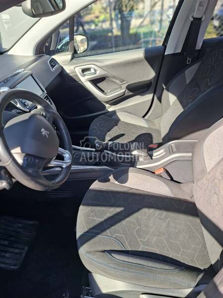 Peugeot 2008 1.2 STYLE