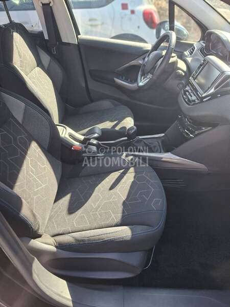 Peugeot 2008 1.2 STYLE