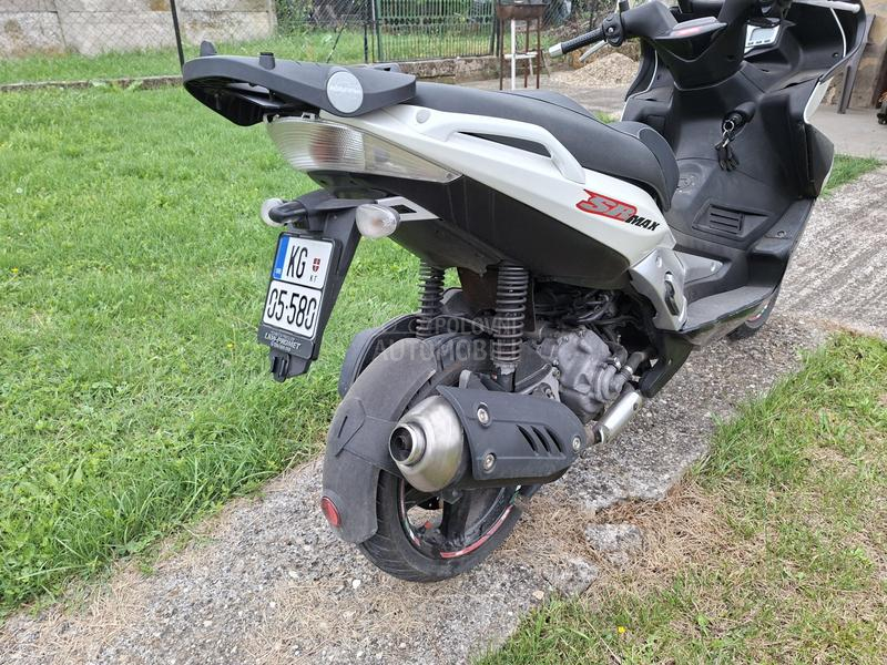 Aprilia SR MAX 300