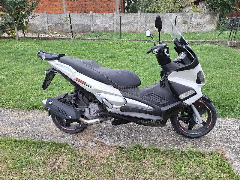 Aprilia SR MAX 300