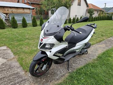Aprilia SR MAX 300