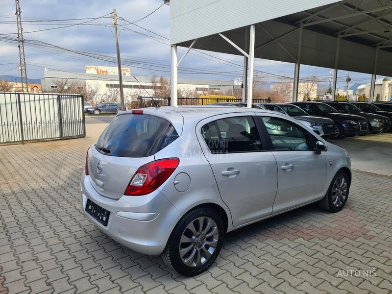 Opel Corsa D 1.4 EDITION 111