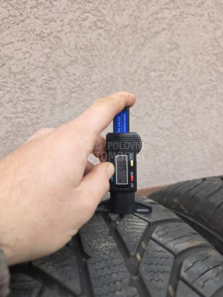 Semperit 235/60 R18 Zimska