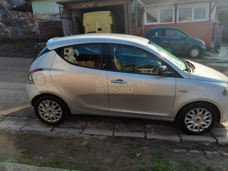 Lancia Ypsilon 