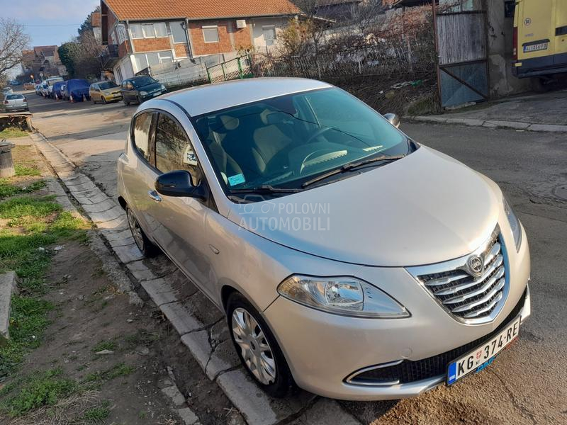 Lancia Ypsilon 