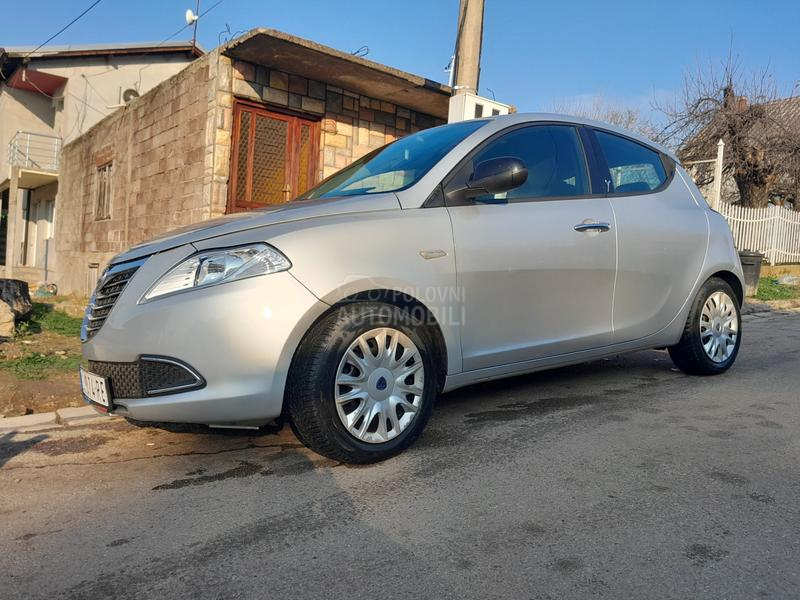 Lancia Ypsilon 