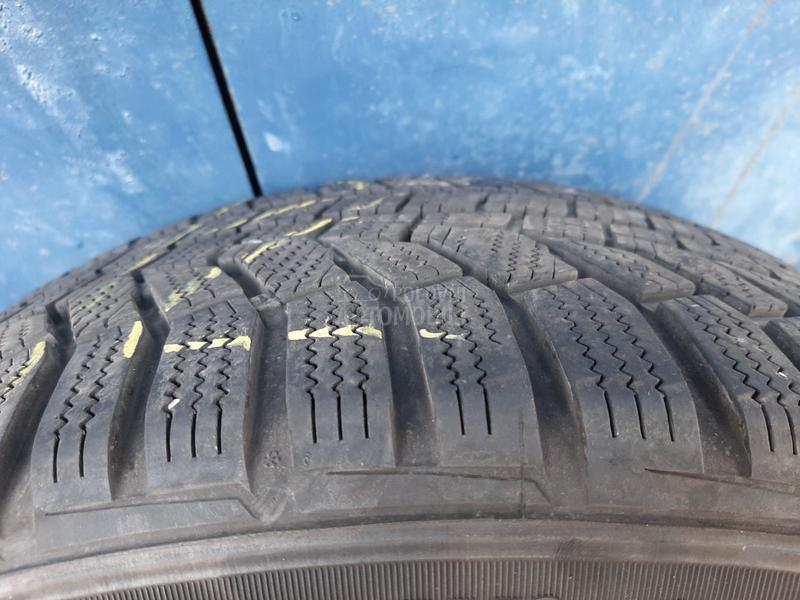 Hankook 235/45 R18 Zimska