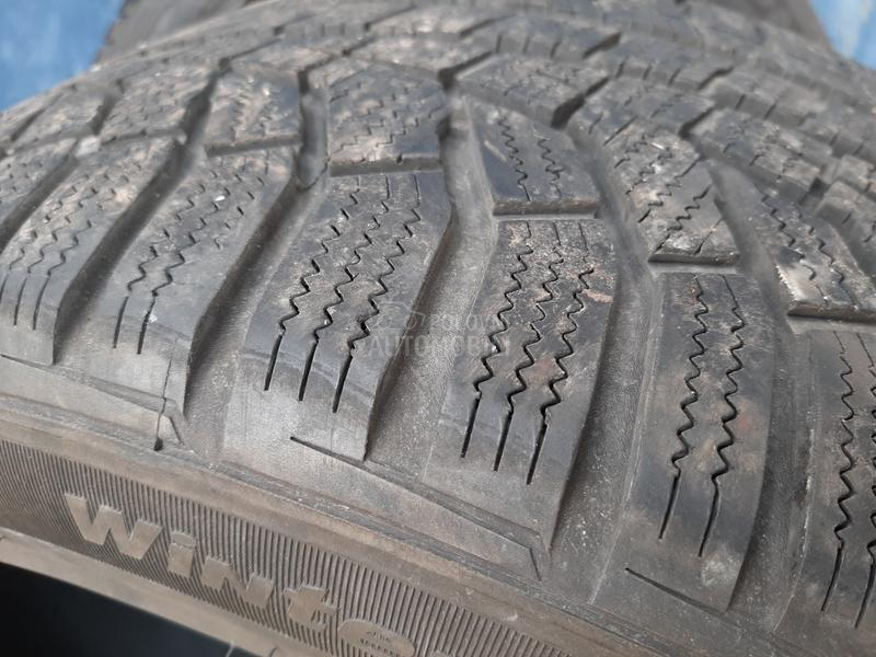 Hankook 235/45 R18 Zimska