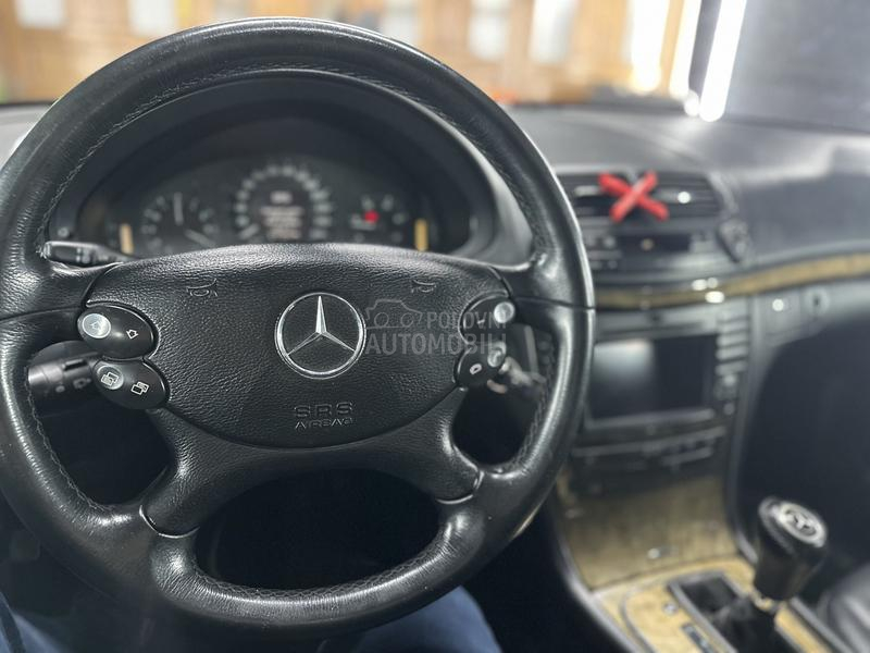 Mercedes Benz E 200 
