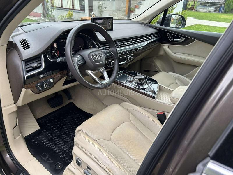 Audi Q7 