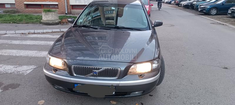 Volvo V70 D5