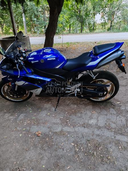 Yamaha R1