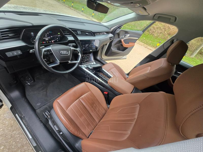 Audi e-tron 