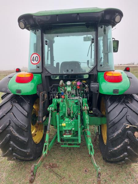 John Deere 5820