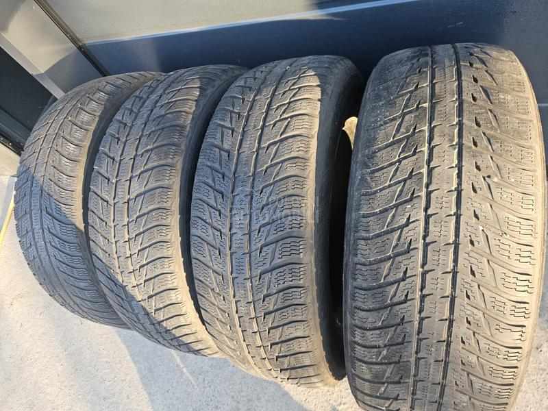Nokian 245/65 R17 Zimska