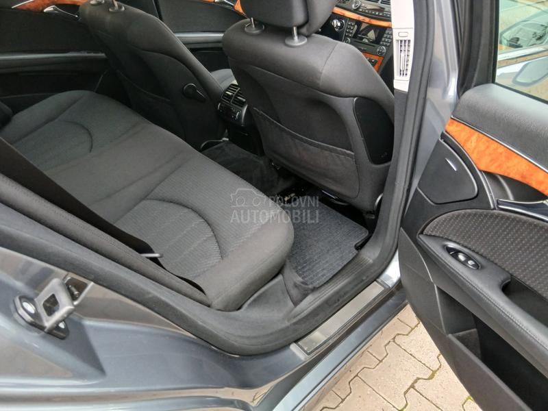 Mercedes Benz E 220 ELEGANCE  SIBER NL.
