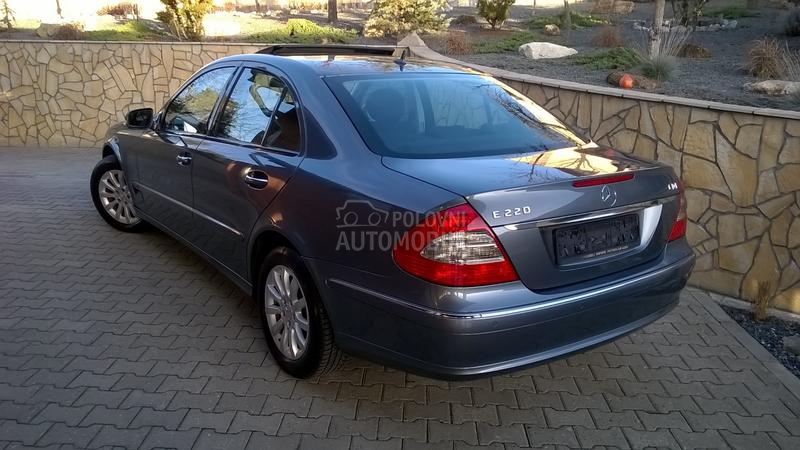 Mercedes Benz E 220 ELEGANCE  SIBER NL.