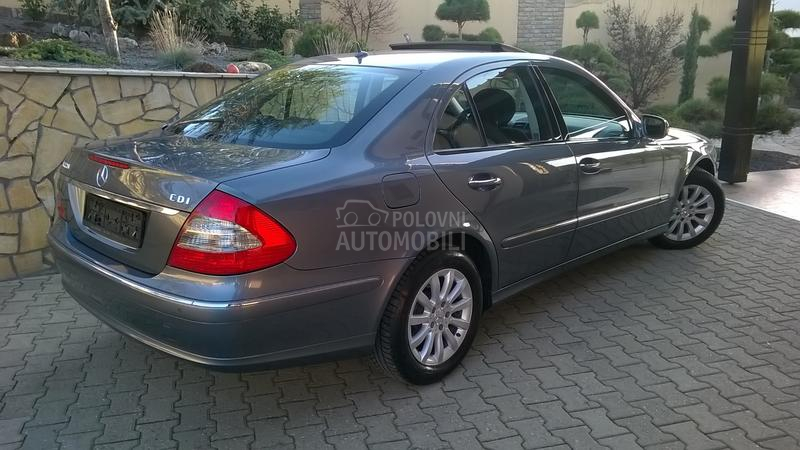 Mercedes Benz E 220 ELEGANCE  SIBER NL.