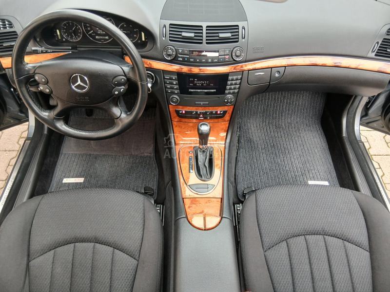 Mercedes Benz E 220 ELEGANCE  SIBER NL.