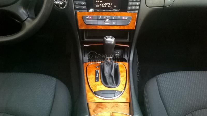 Mercedes Benz E 220 ELEGANCE  SIBER NL.
