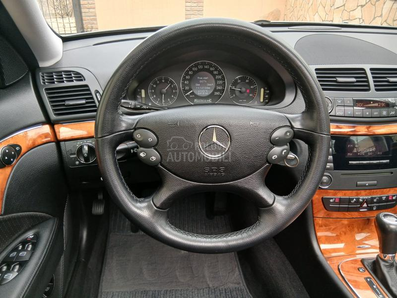 Mercedes Benz E 220 ELEGANCE  SIBER NL.