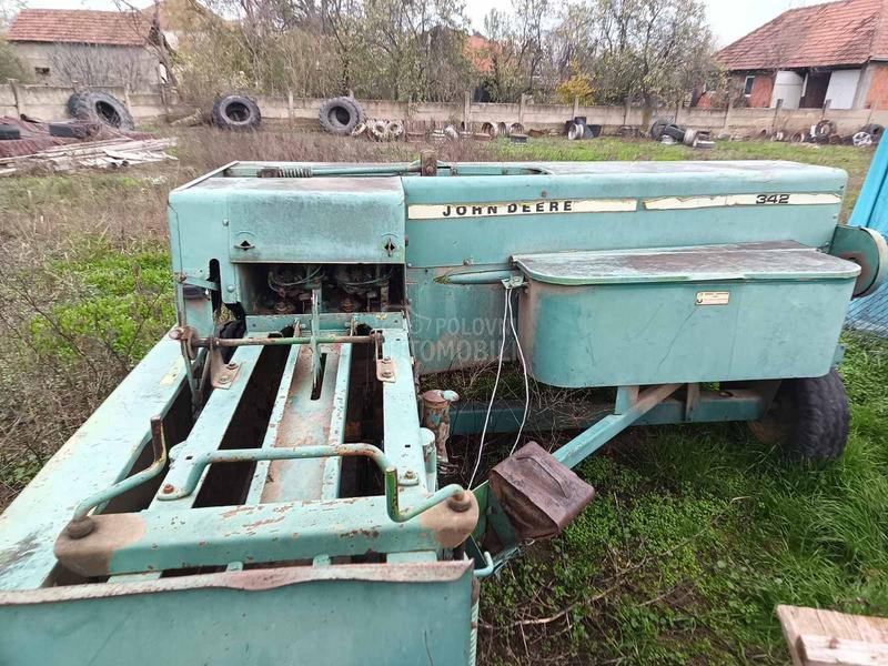 John Deere 342