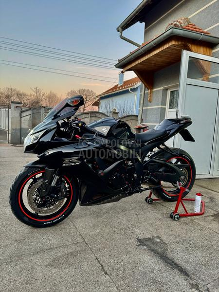 Suzuki GSXR 750 K8