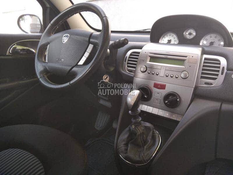 Lancia Ypsilon 1.4 16v