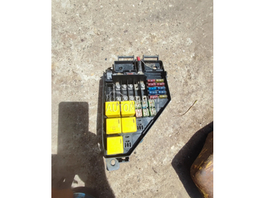 Kutija osiguraca za Rover 25