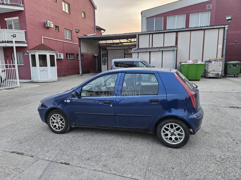 Fiat Punto O D L I Č A N