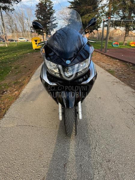 Piaggio X10