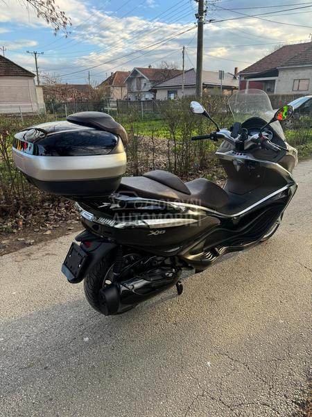 Piaggio X10